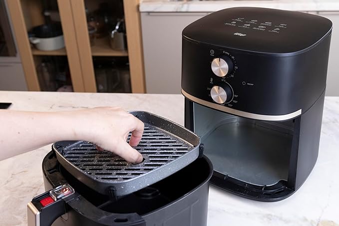 Esta é uma das poucas Air Fryer de 5 litros ou de 4 litros que possuem um cesto interno e também uma grelha. Bom diferencial.