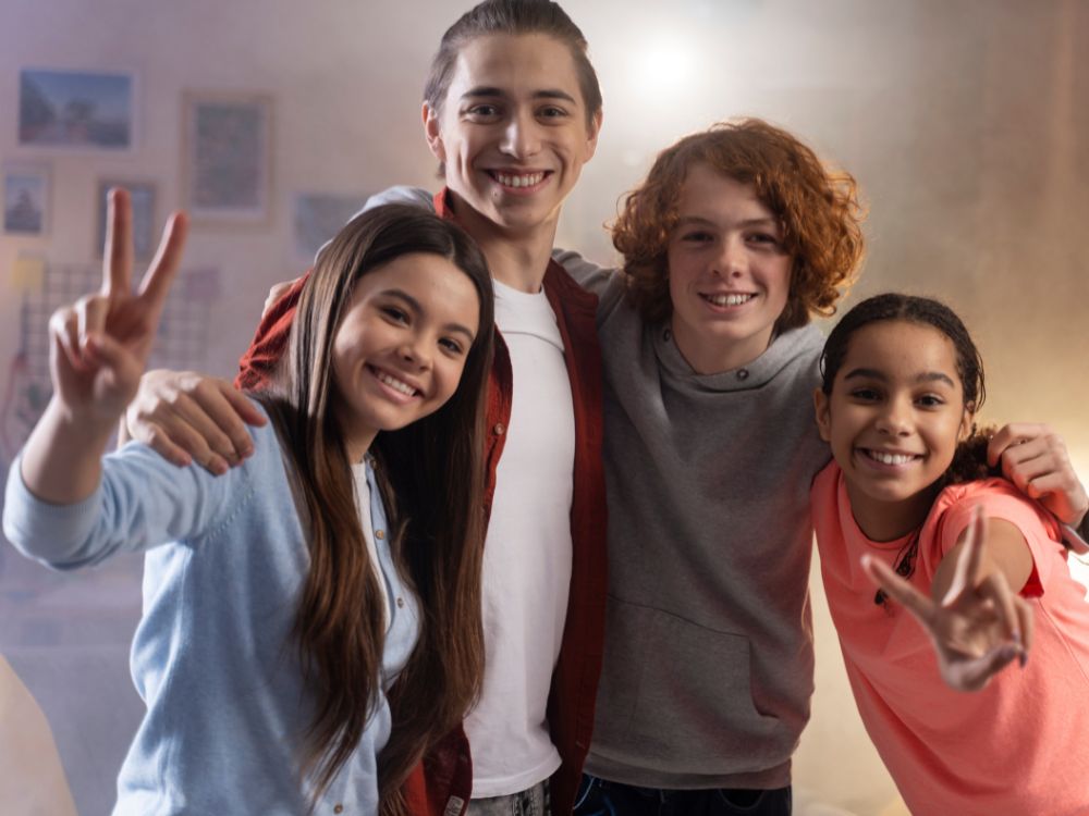 A escolha de presentes para adolescentes deve ser pensada visando apoiar as mudanças pelas quais eles passam.