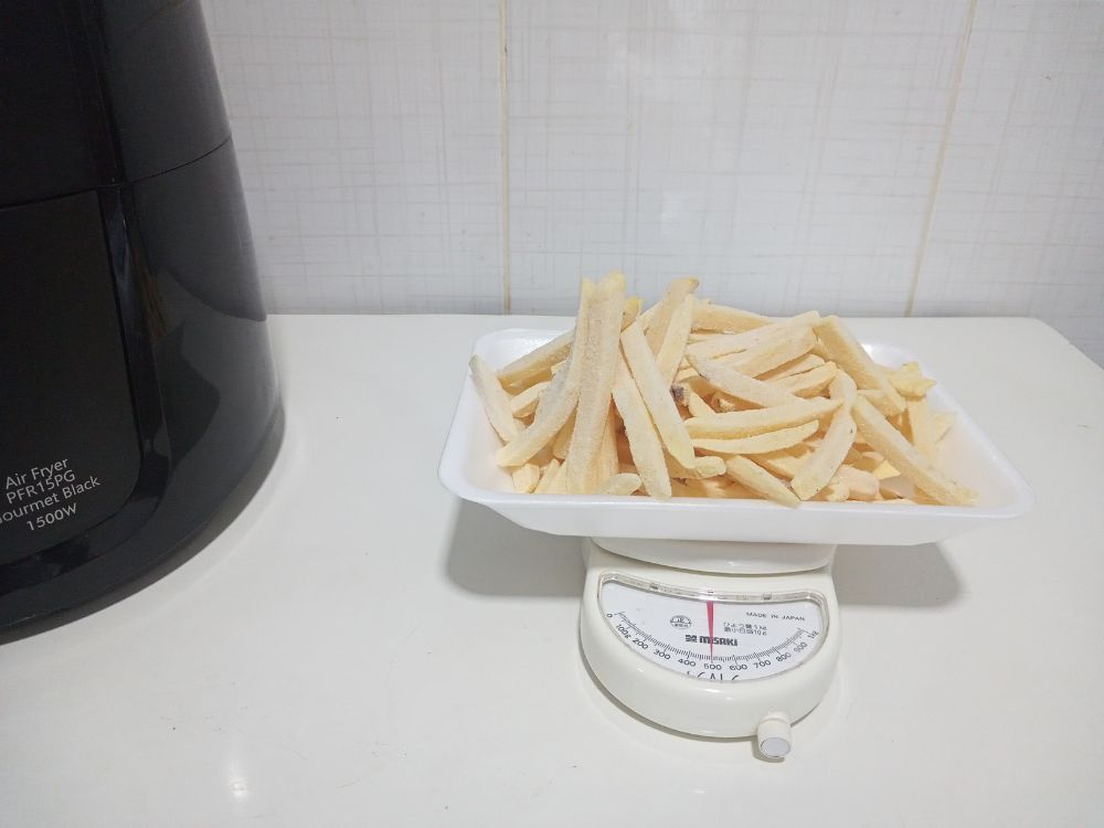 Preparação de batatas fritas com a air fryer philco PRF 15PG