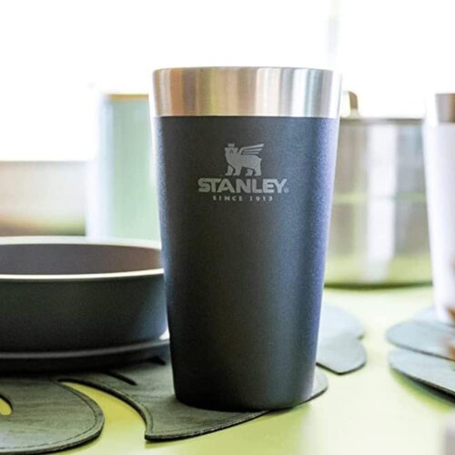 Copo térmico Stanley é uma boa sugestão de presentes para homens.
