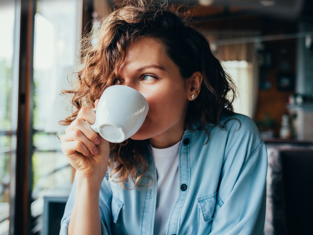 O prazer de tomar um café bem feito. As cafeteiras elétricas tornam isso mais fácil e prático.