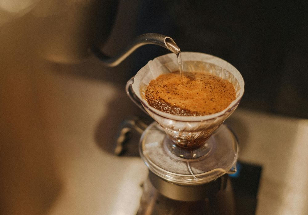 O café coado é o método de preparo do café mais tradicional nos lares brasileiros.